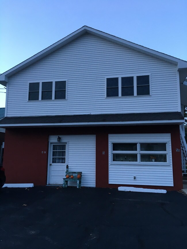 Frente - 5 Adirondack Rd