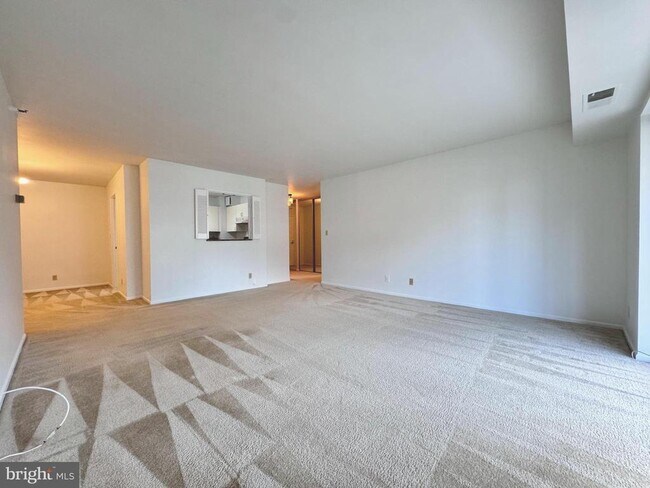 Foto del edificio - 1600 N Oak St