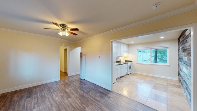 Foto del edificio - 15451 Marty Dr