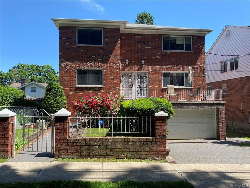 Primary Photo - 134 Parkway N