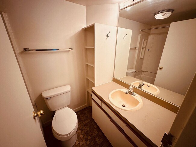 Building Photo - Washington Hall, One Bedroom, Downtown Loft Apartment