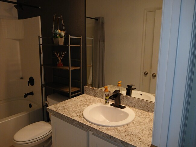 Foto del edificio - 2317 Litchfield Lp