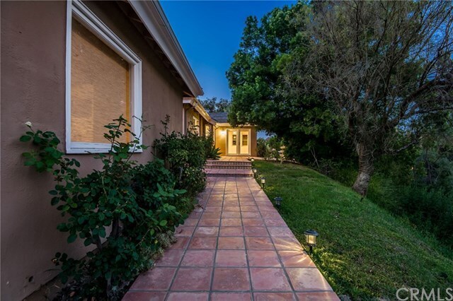 Foto del edificio - 23747 Oakfield Rd