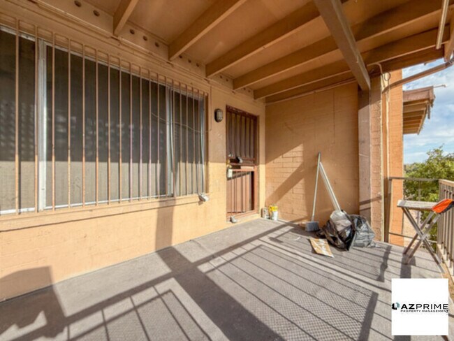 Foto del edificio - Modern 3/2 End Unit Condo in Central Phoenix!