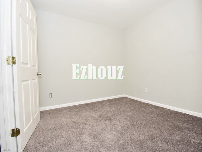 Building Photo - 5 br, 1.5 bath House - 1000 Block Area
