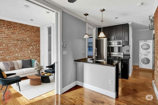 Building Photo - 314 E 106th St