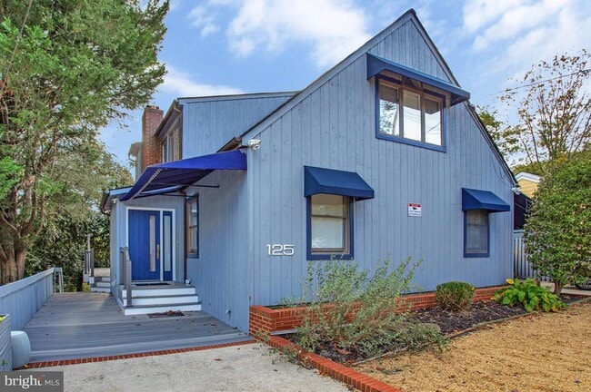 Building Photo - 125 Island View Dr