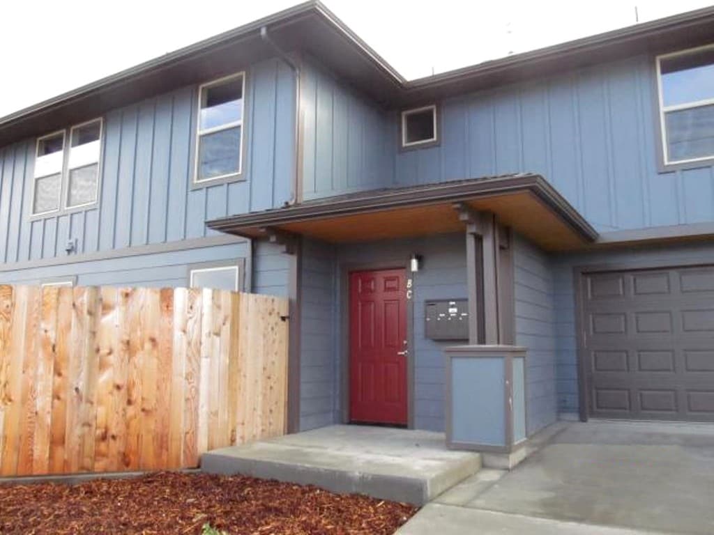 Exterior - 239 W Cedar St