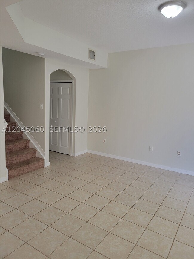 Building Photo - 618 SW 106th Ave