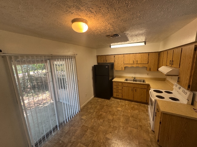 Building Photo - 21520 Campbell Dr