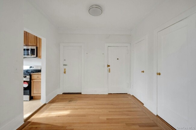 Building Photo - 840 Bronx River Rd