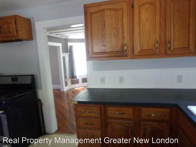 Building Photo - 4 br, 1.5 bath House - 60 Morgan St