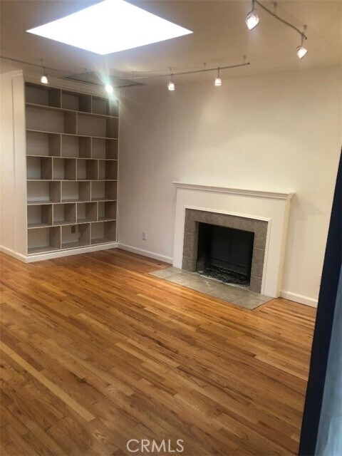 Building Photo - 622 N Placentia Ave