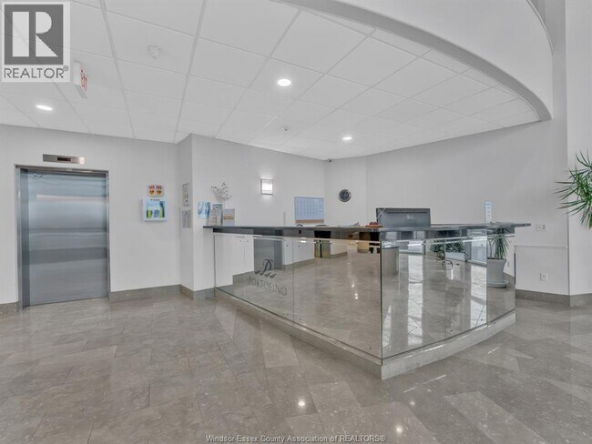 Photo du bâtiment - 1225 Riverside Dr W