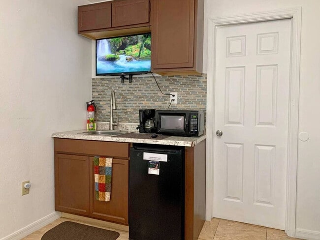 Foto del edificio - 2721 Raeford Rd