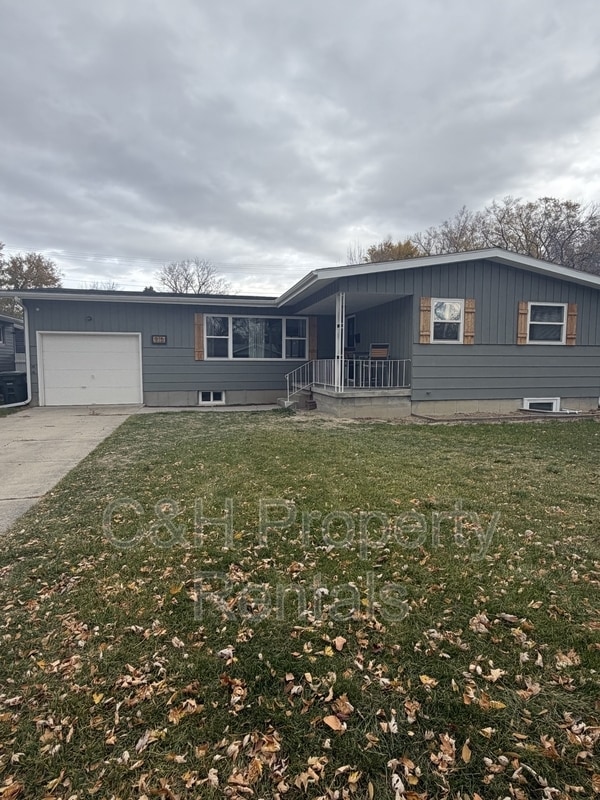 Building Photo - 915 Avenue F