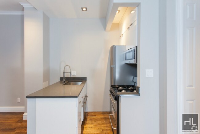 Building Photo - MOTT STREET