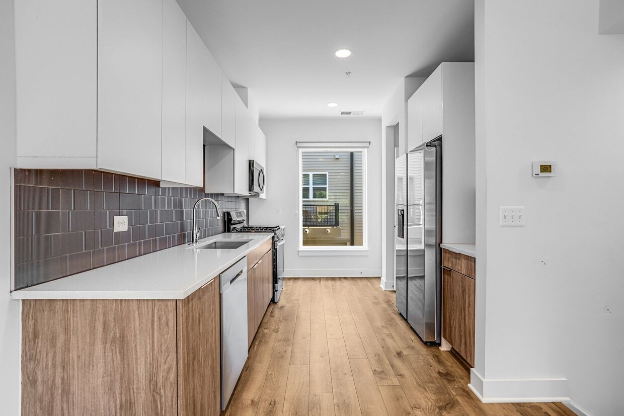 Spacious 4-level Home| 3 bedrooms + Garage parking! - Spacious 4-level Home| 3 bedrooms + Garage parking!