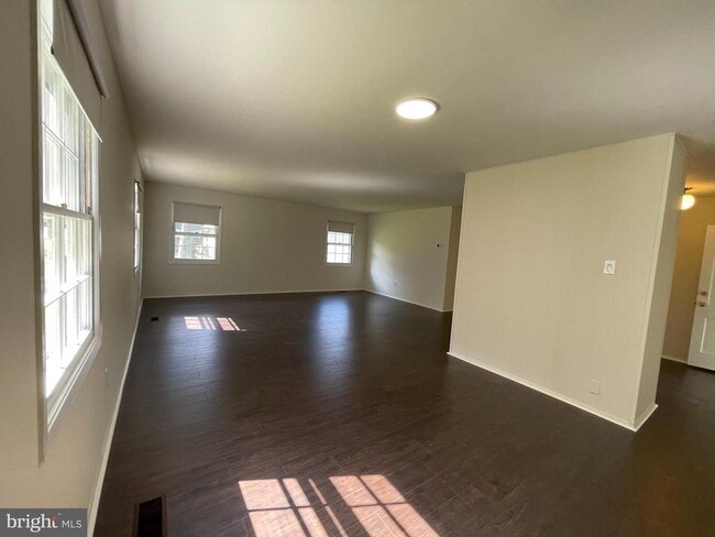 Building Photo - 15713 Pointer Ridge Dr