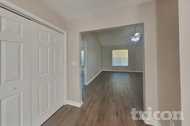 Building Photo - 105 Pinto Ln