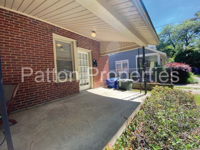 Foto del edificio - 2323 Blossom St
