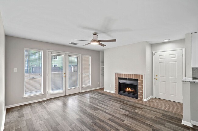 Building Photo - Unique 3 Bedroom/ 3 Full Bathroom 2 Story ...