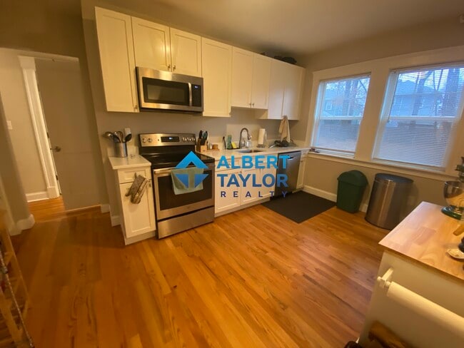 Building Photo - 21 Moraine St