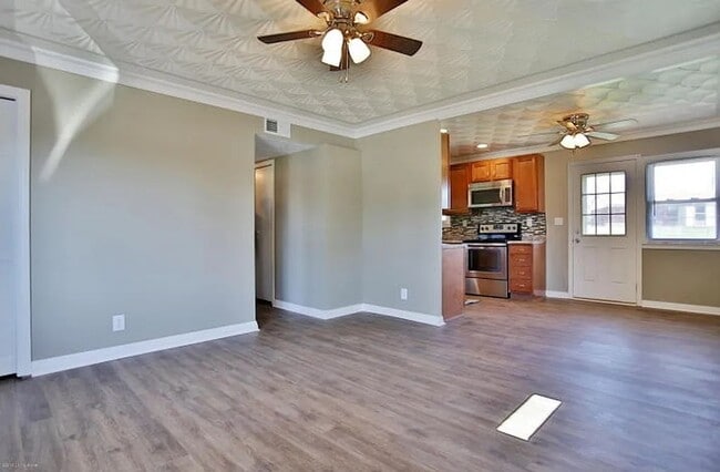 Building Photo - Welcome to 152 Springwood!