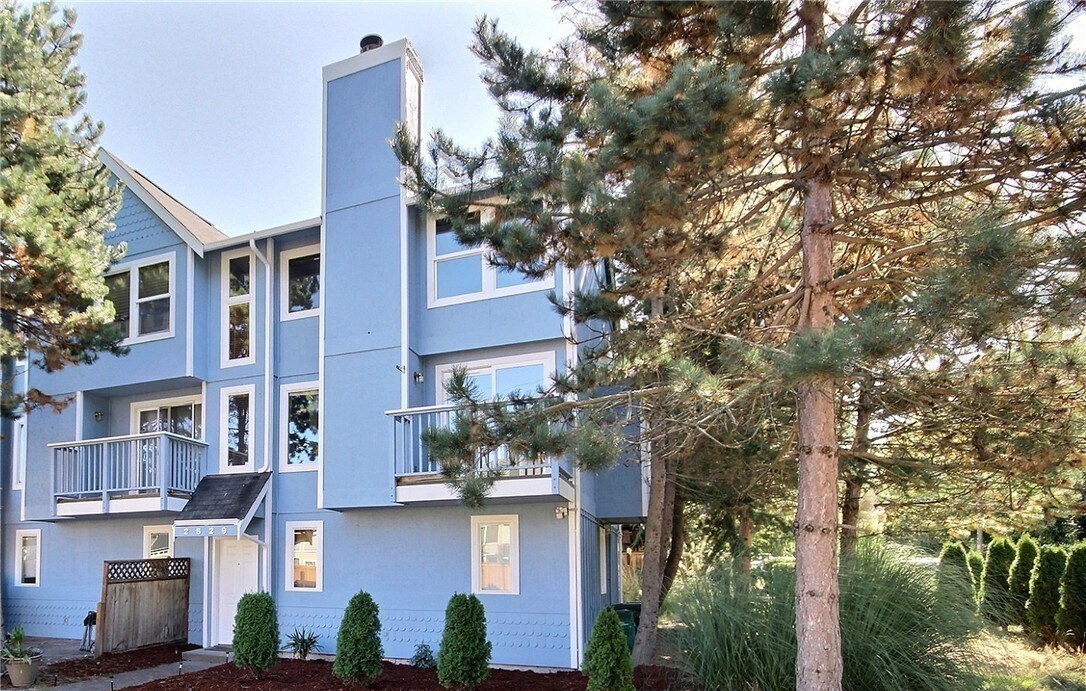 2529 SW Cloverdale St, Seattle, WA 98106 Townhome Rentals in Seattle WA