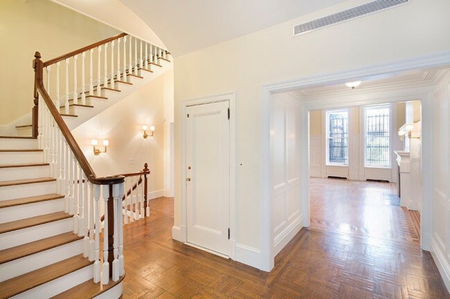 Building Photo - 9 E 94th St