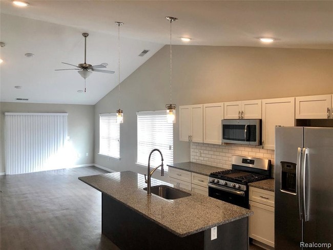 Building Photo - 4141 Cresent