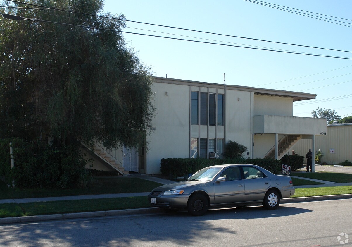 Foto del edificio - 8044 Legion Pl