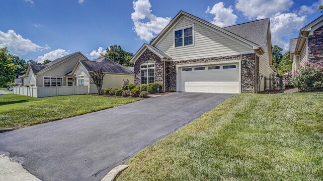 Foto del edificio - 1440 Hatterdale Farm Rd