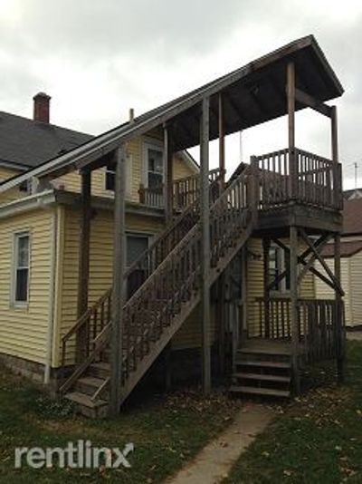Primary Photo - SE one bed upper 918 Eastern