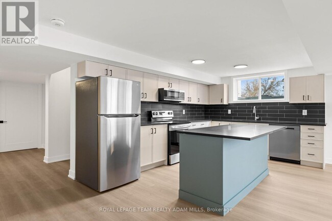 Building Photo - 203 Teskey St