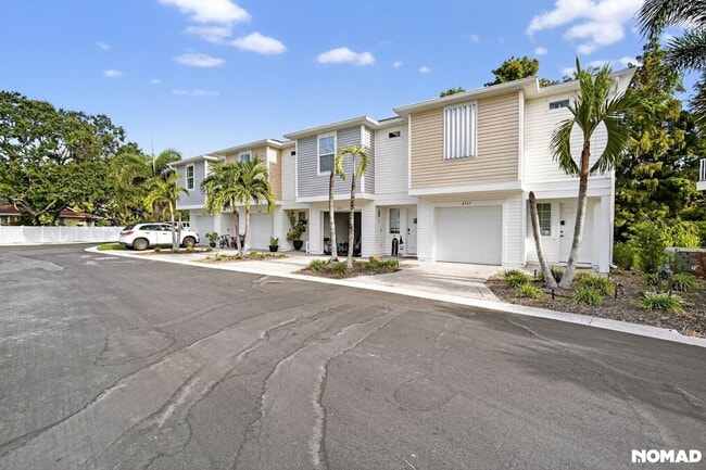 Building Photo - 2433 6th Ave Dr E