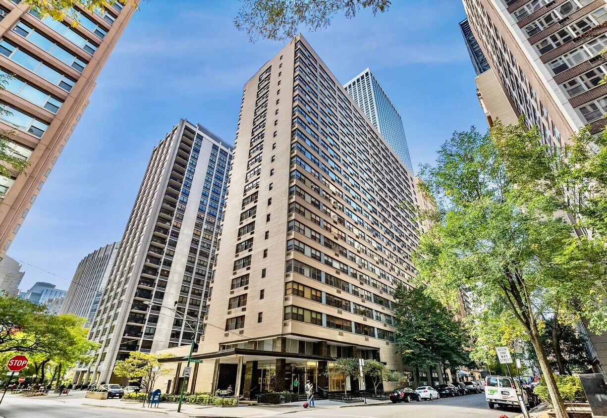 Primary Photo - 850 N Dewitt Pl