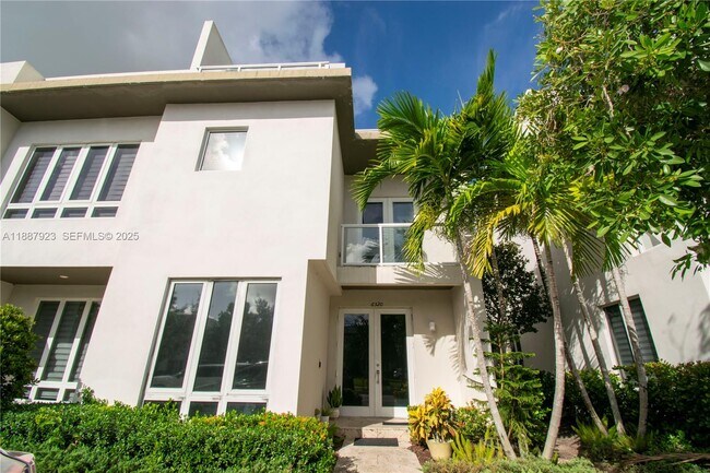 Foto del edificio - 6320 NW 104th Path