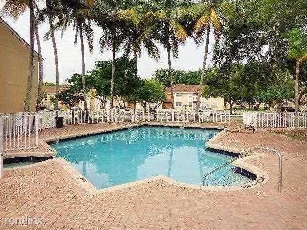 Foto del edificio - 2 br, 2 bath  - 2218 SW 81st Ave