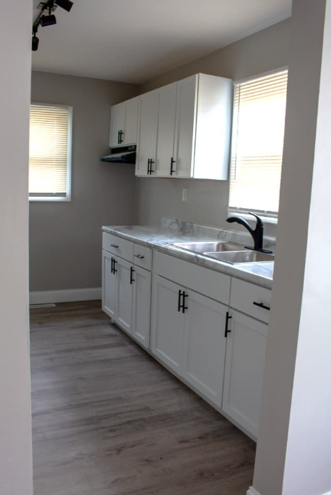 Building Photo - Gary West Side 4 Bed 2 Bath 2 Car Garage