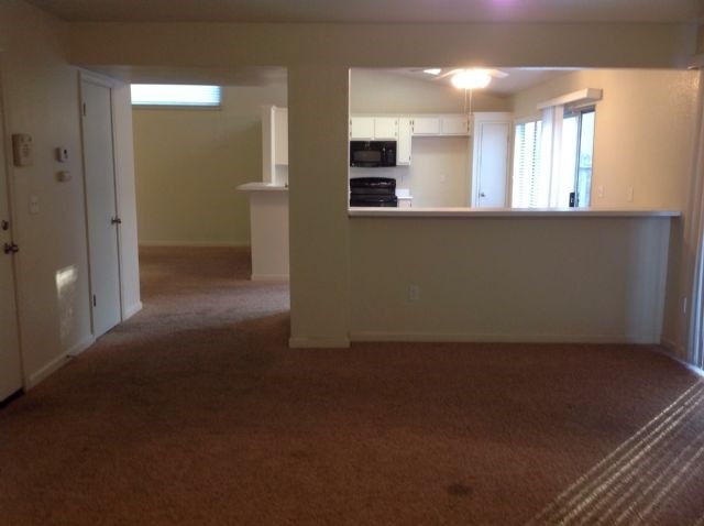 Foto del edificio - 629 Waddell Way