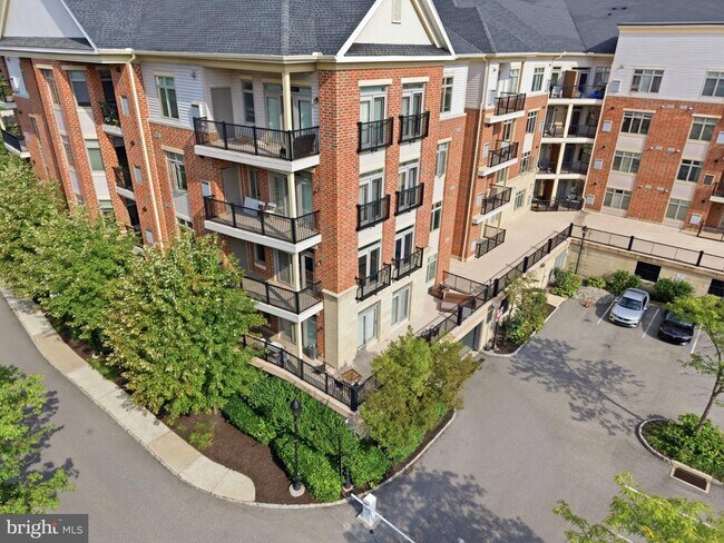 Building Photo - 301 Carson Terrace