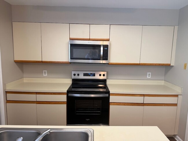 Building Photo - 805 Christopher Dr