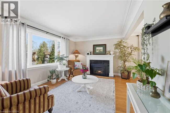 Building Photo - 2 Hillier Crescent