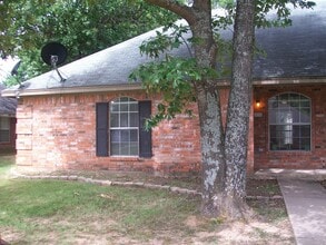Building Photo - 525 Kirkland Ln