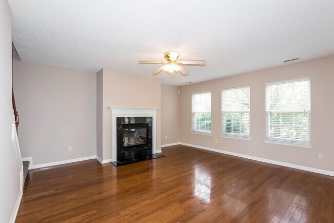 Foto del edificio - 10625 Haddington Dr