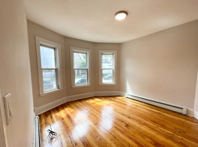 Foto del edificio - 276 E Cottage St