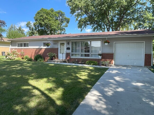 Building Photo - 1423 Notre Dame Rd