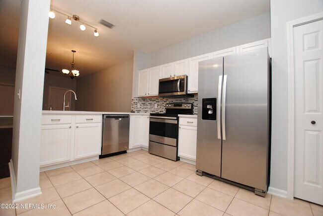 Building Photo - 570 Southbranch Dr