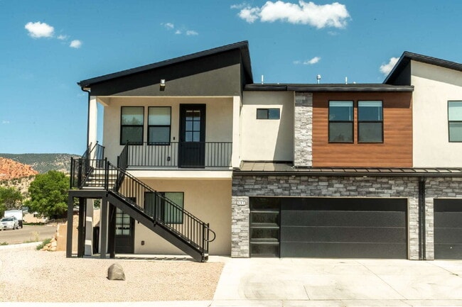 Building Photo - Private Bedroom with Private Bathroom – Fully Furnished & Move In Ready